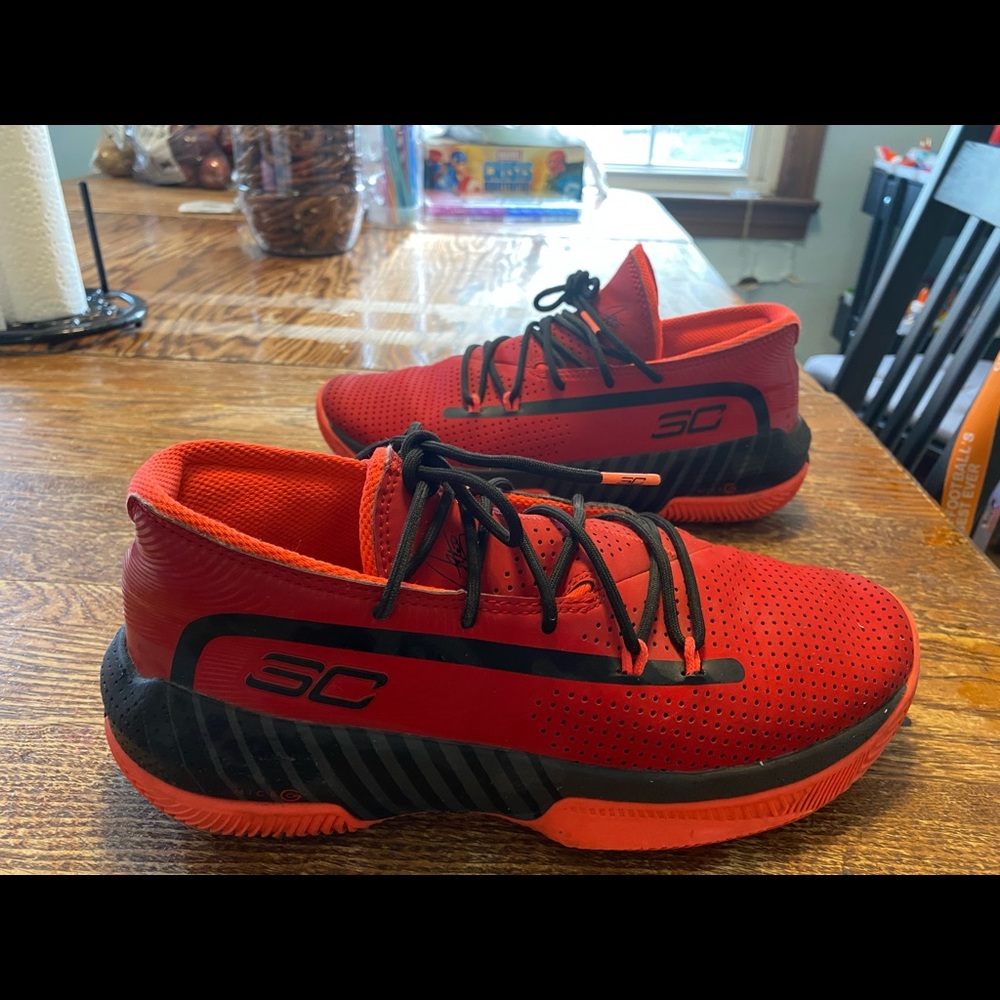 Under Armour Stephan Curry Men’s size 8